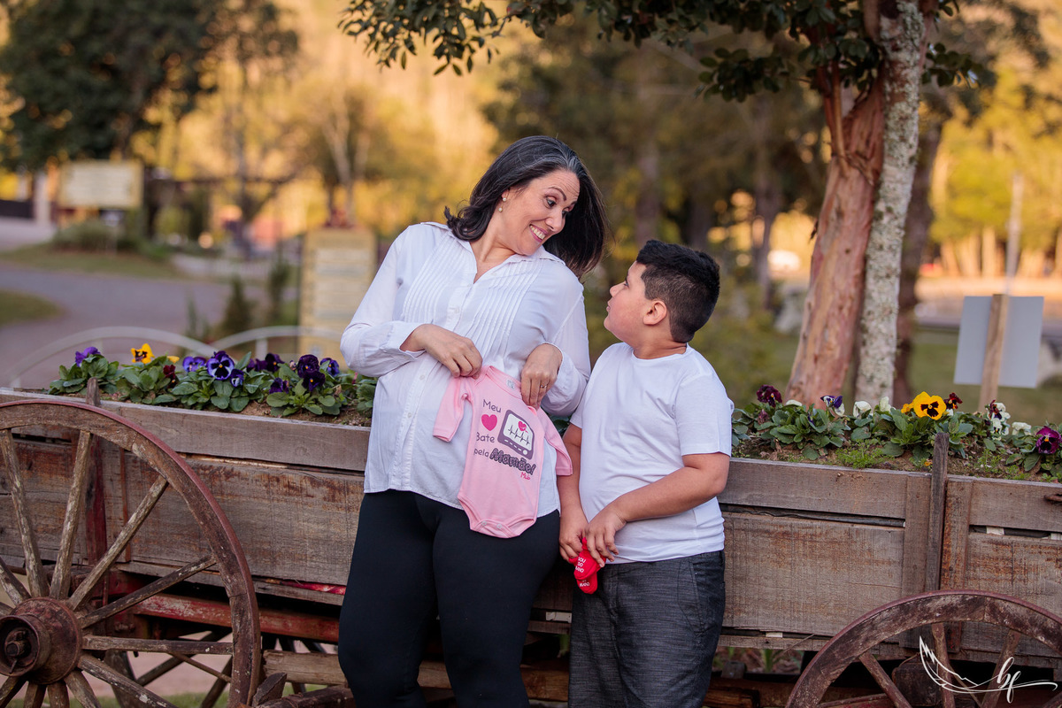 Ensaio Gestante; Mãe de Menina; Fotografia gestante; Fotografia gestante São Leopoldo; Fotografia gestante; Fotografia de família; São Leopoldo; Fotografia com animais; Ensaio de família; Gravidez;