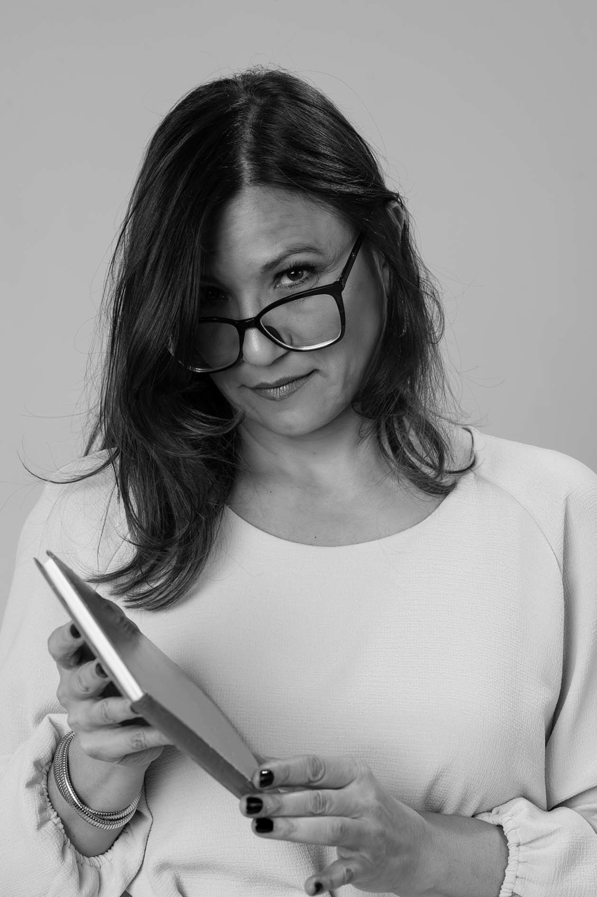 Ensaio fotográfico Corporativo por Jotta Fotógrafo
 em SP - A Advogada Luzia em sessão fotográfica de estúdio.