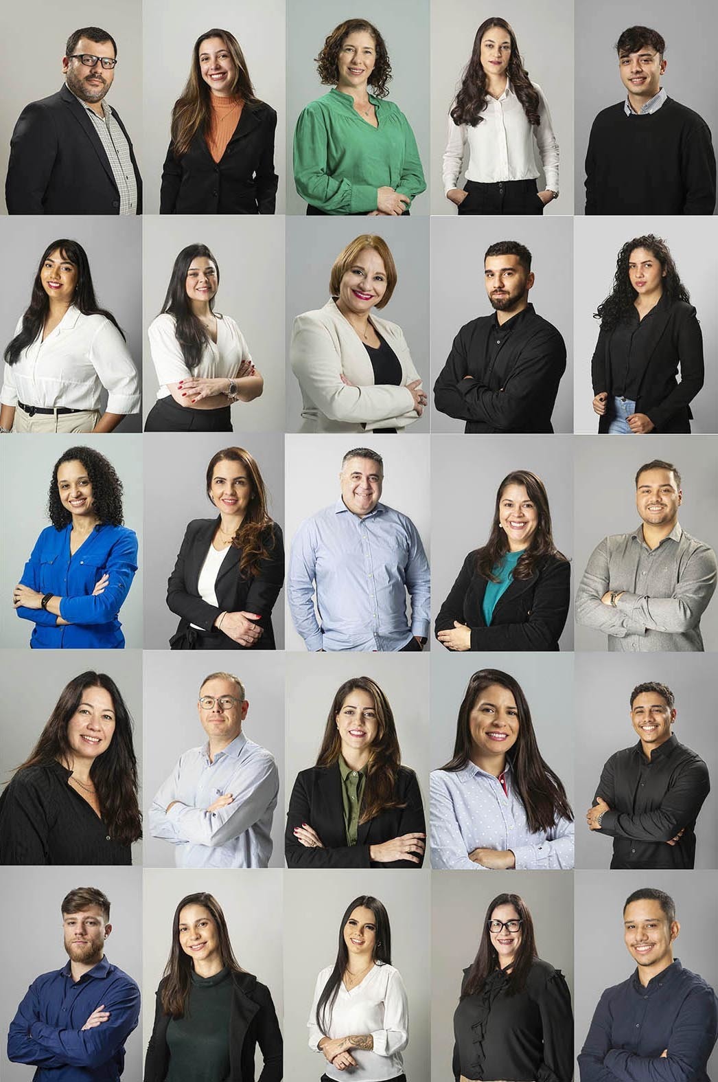 Retratos para Linkedin de Quadro de Funcionários , (Colaboradores ) realizado na própria empresa com estúdio fotográfico móvel  em Santos-SP - ed&f man volcafe brasil ltda 