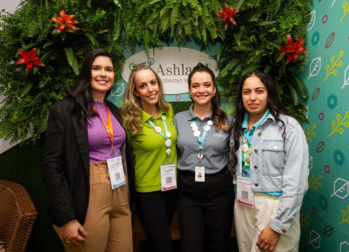 Retrato dos Colaboradores  e Visitantes da Ashland no Stand da  InCosmestic