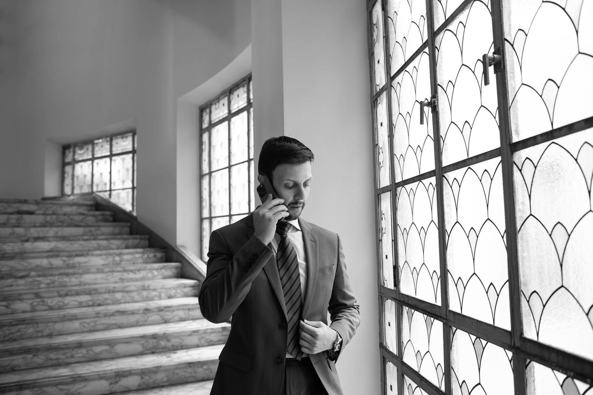 Fotografia Profissional de Advogado estilo lifestyle  no histórico prédio do Tribunal de justiça