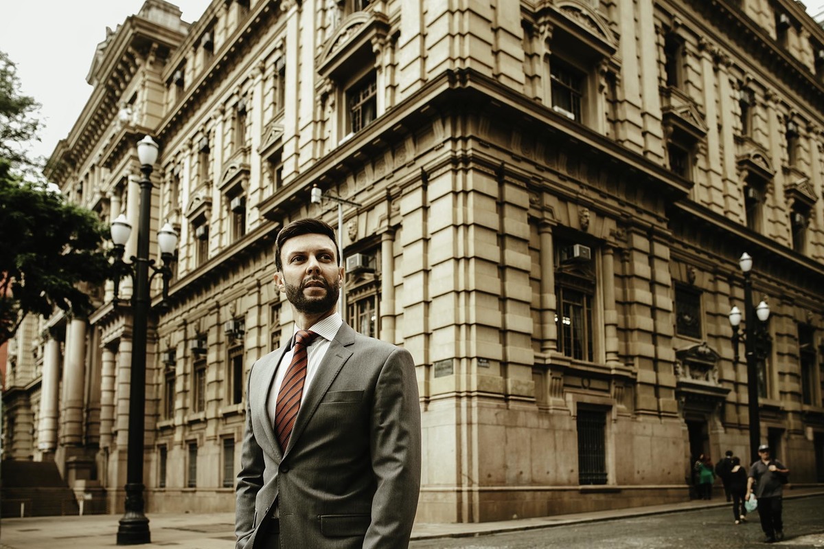 Fotografia Profissional de Advogado estilo lifestyle  no histórico prédio do Tribunal de justiça - Centro de SP