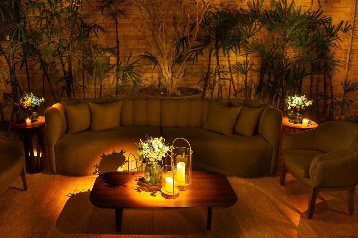 grupo-unico-30-anos-evento-corporativo-decoracao-do-ambiente-sofás- com-flores-iluminacao-cenica-espaco-villa-bisutti-vila-olimpia.jpg