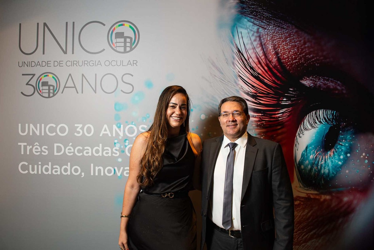 grupo-unico-30-anos-evento-corporativo-retrato-corporativo-dos-participantes-no-dropbox-na-entrada-do-espaco-villa-bisutti-02.jpg