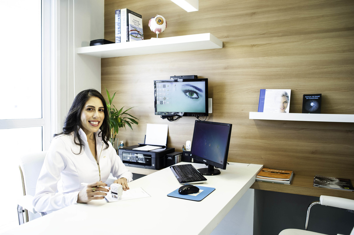 Dra Natália Uchoa Oftamologista
