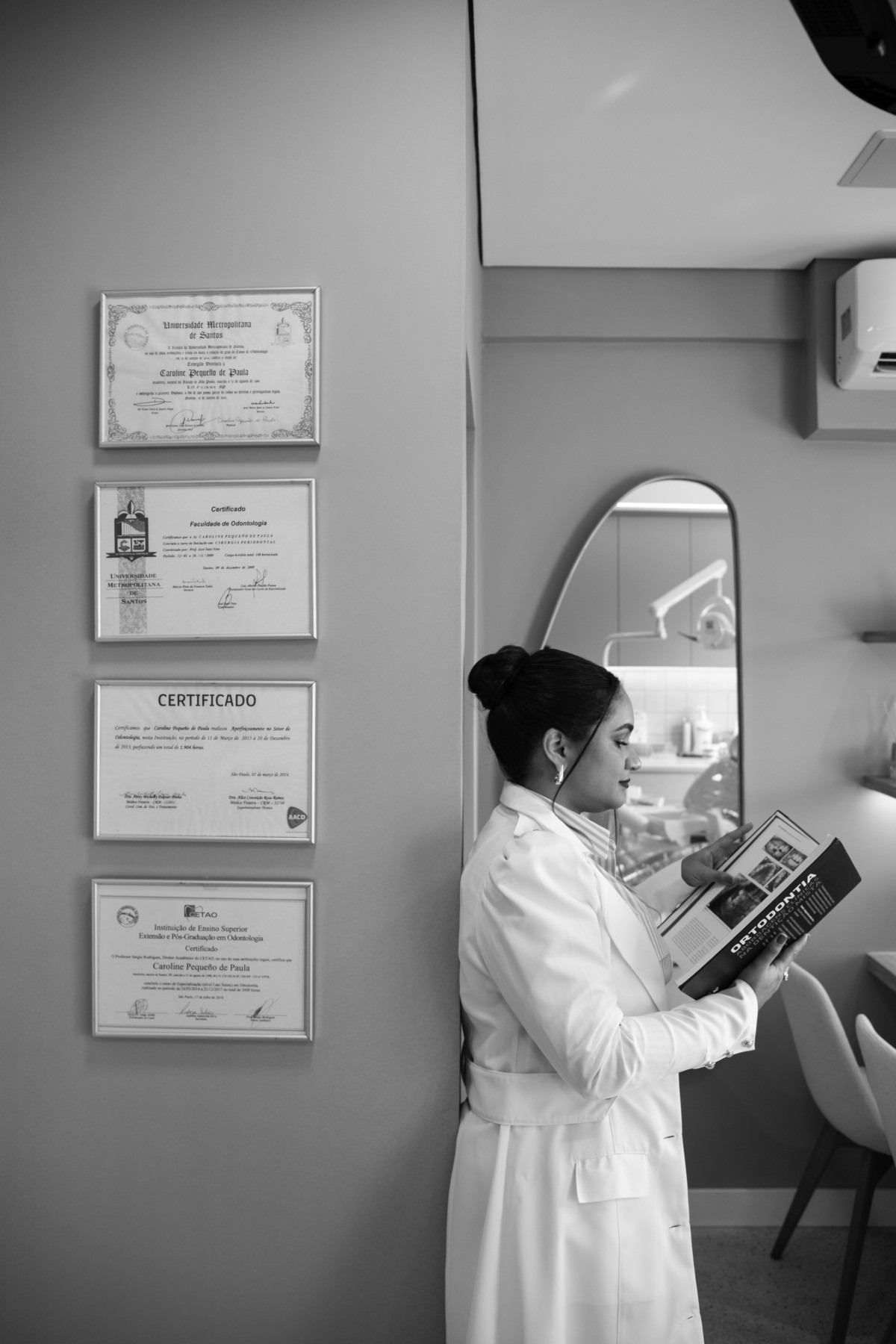 Fotografia lifestyle profissional em seu próprio espaço de trabalho - Dra Caroline Pequeno - @jottaphotopro