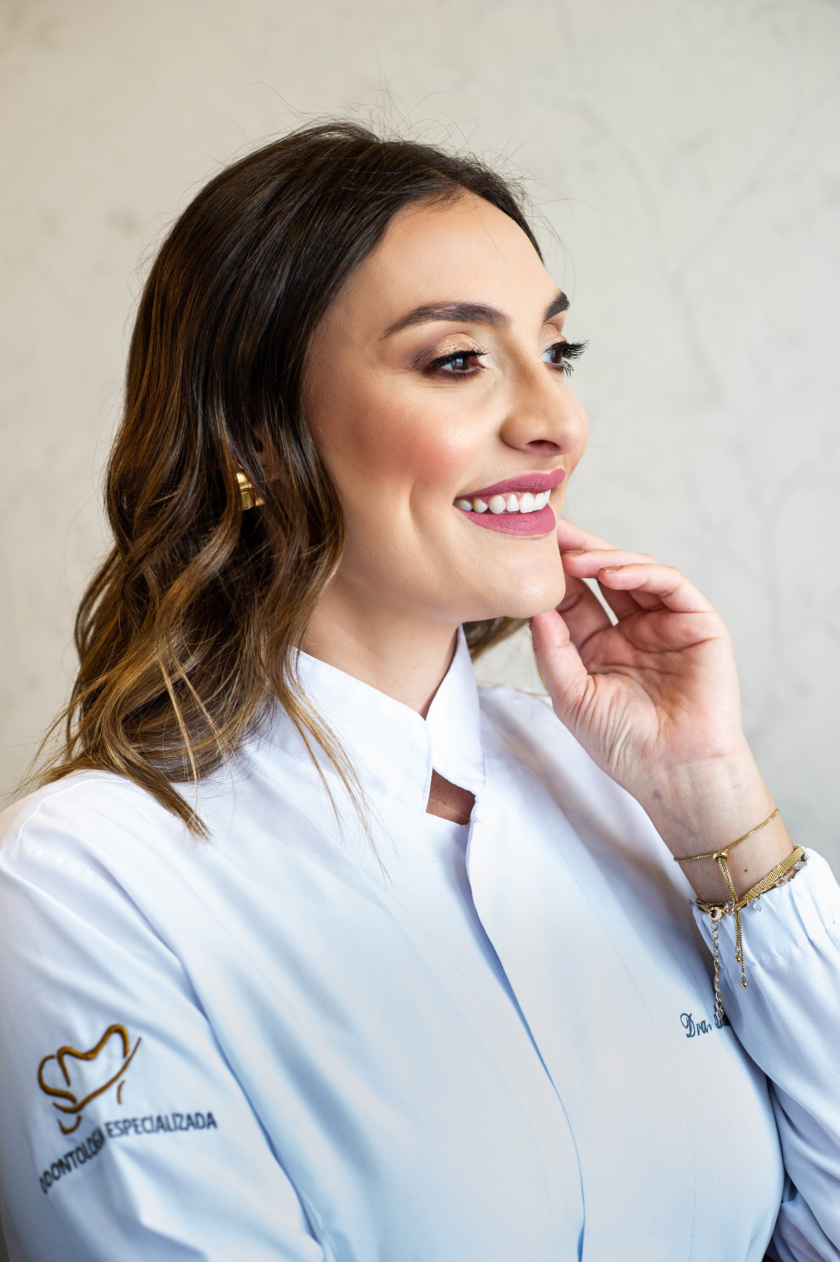 Retrato casual cheio de leveza da Dra Samara