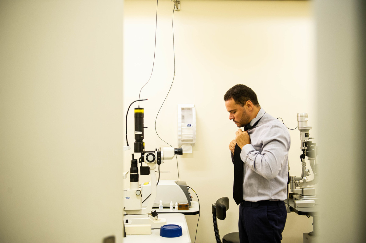 A história profissional, fotografia lifestyle Dr Robson Assunção 
Oftalmologista 