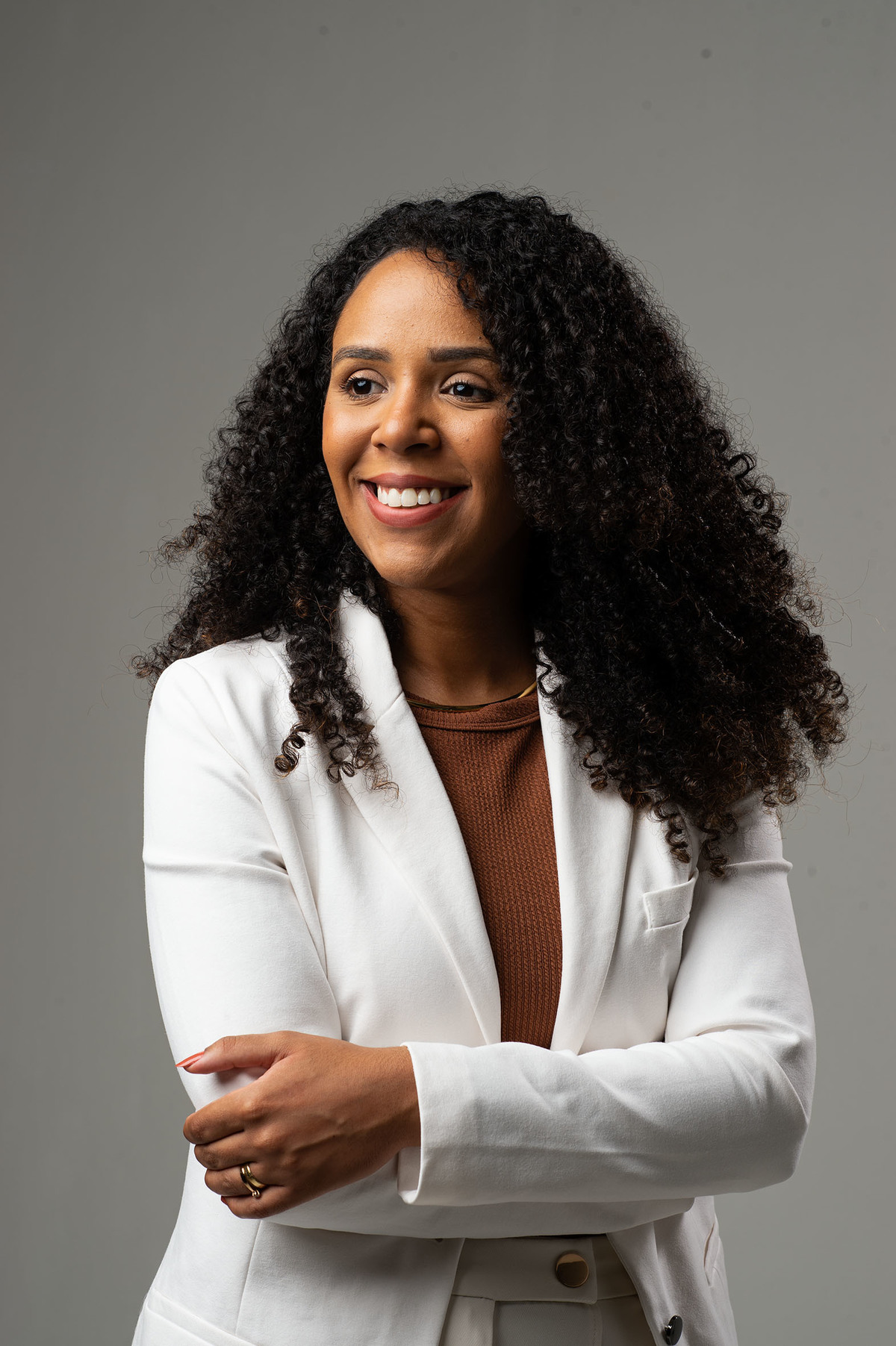 Retrato Corporativo em SP - Mulher jovem Executiva de pele negra.