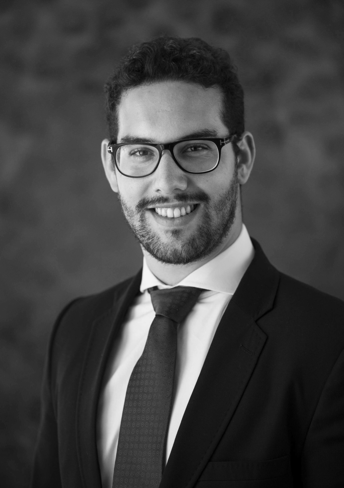 Retrato p linkedin e site do advogado Pedro Platon
