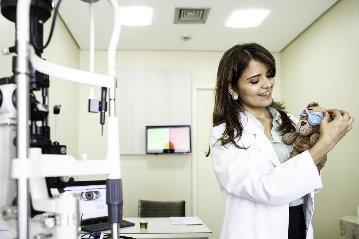 A Dra Adele Oftalmologista em plena atividade - Exames Oftalmológicos -5