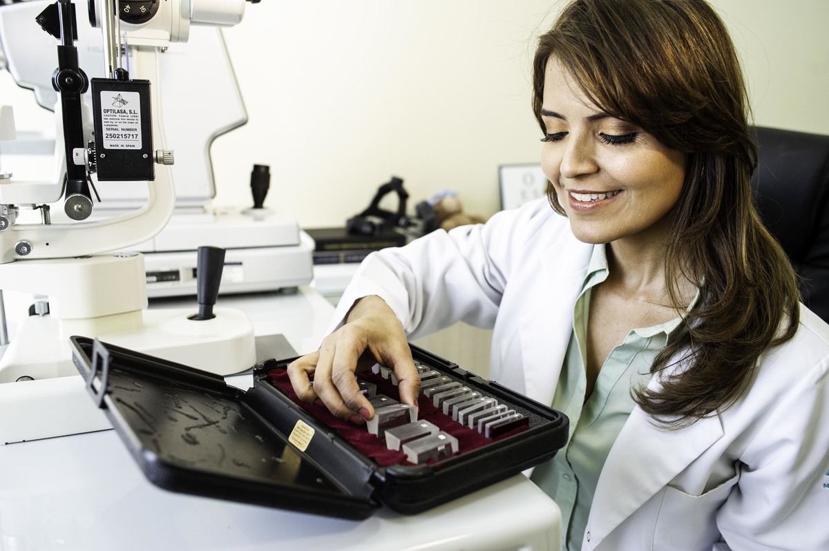 Dra Adele - Clínica AMO - As mais avançados Exames Oftalmológicos