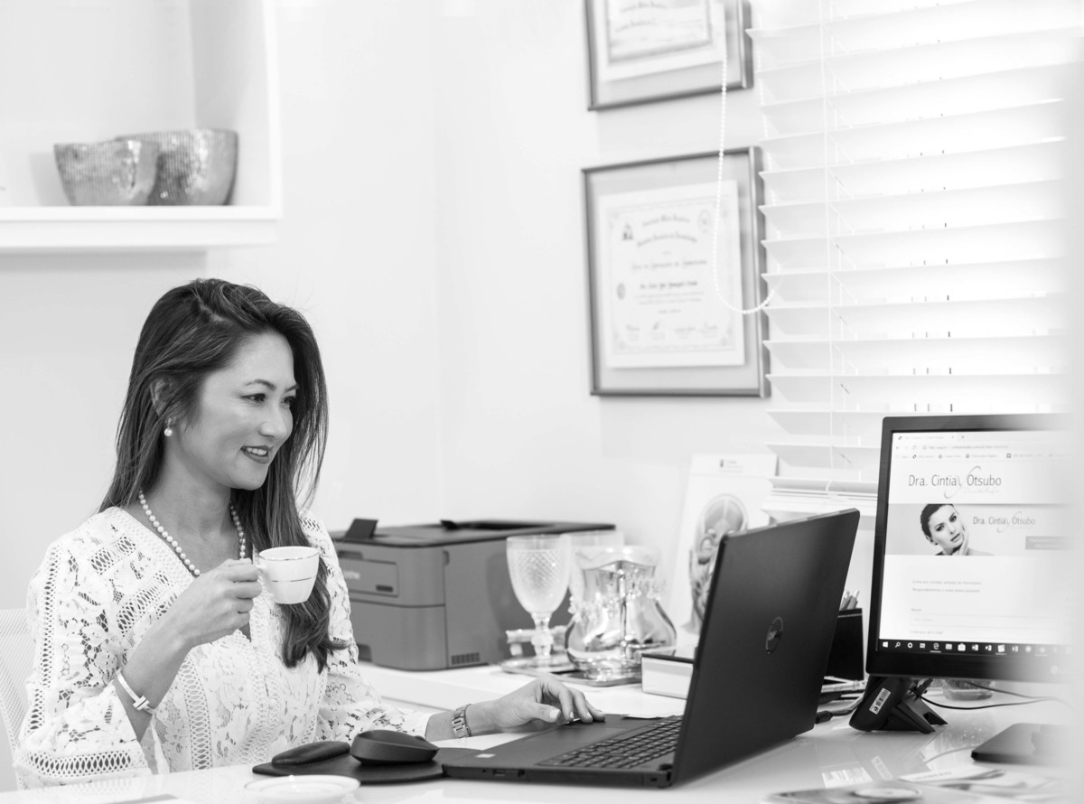 Fotografias lifestyle em SP  por Jotta fotógrafo Corporativo - Dra Cintia Otsubo - Dermatologista em seu inicio de atividade.