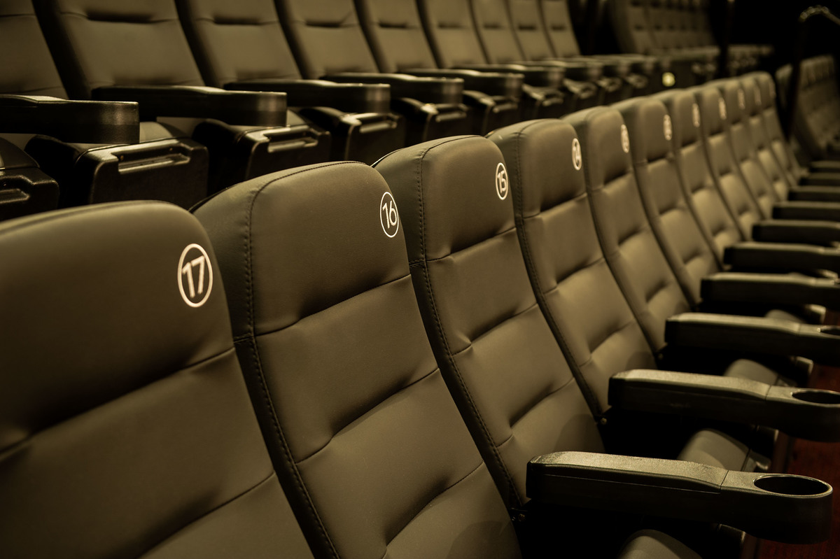 fotografia-interiores-arquitetura-poltronas-da-sala-de-cinema-em-sp-01.jpg