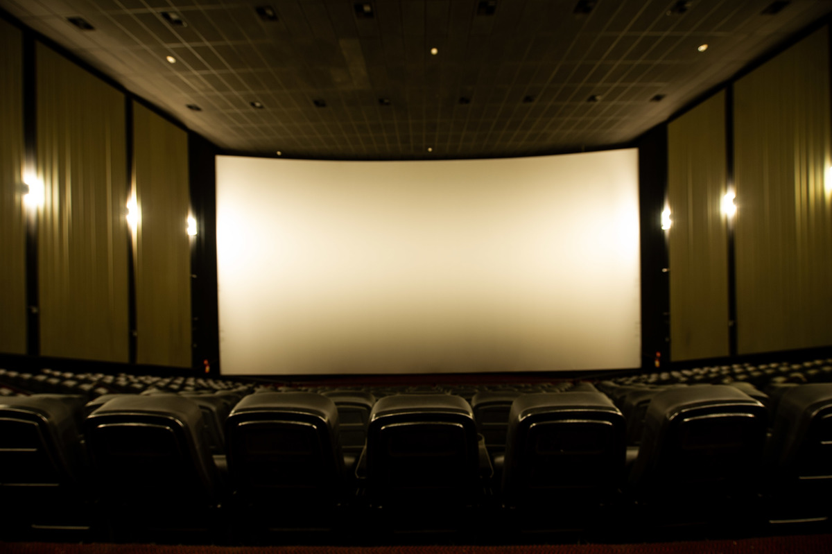 Uma das gigantes salas e telas Imax do Cineflix Cotia
