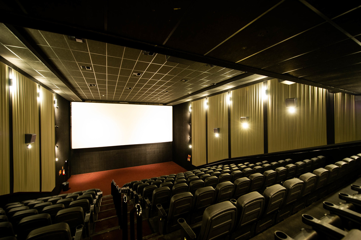 sala-de-exibicao-Cineflix-interiores-luz-ambiente-amplidão-arquitetura-01.jpg