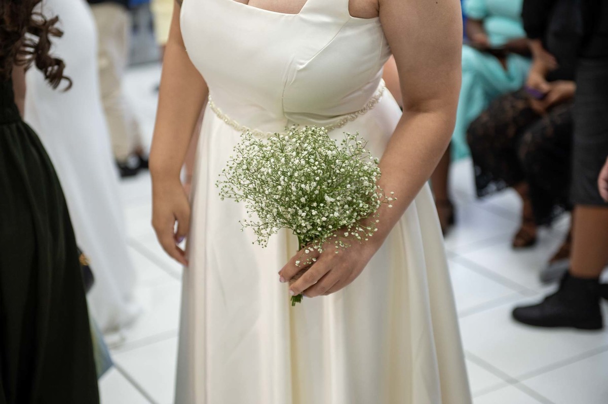 cerimonia-casamento-civil-cartorio-sp-detalhe-bouquet-na-mao-da-noiva.jpg
