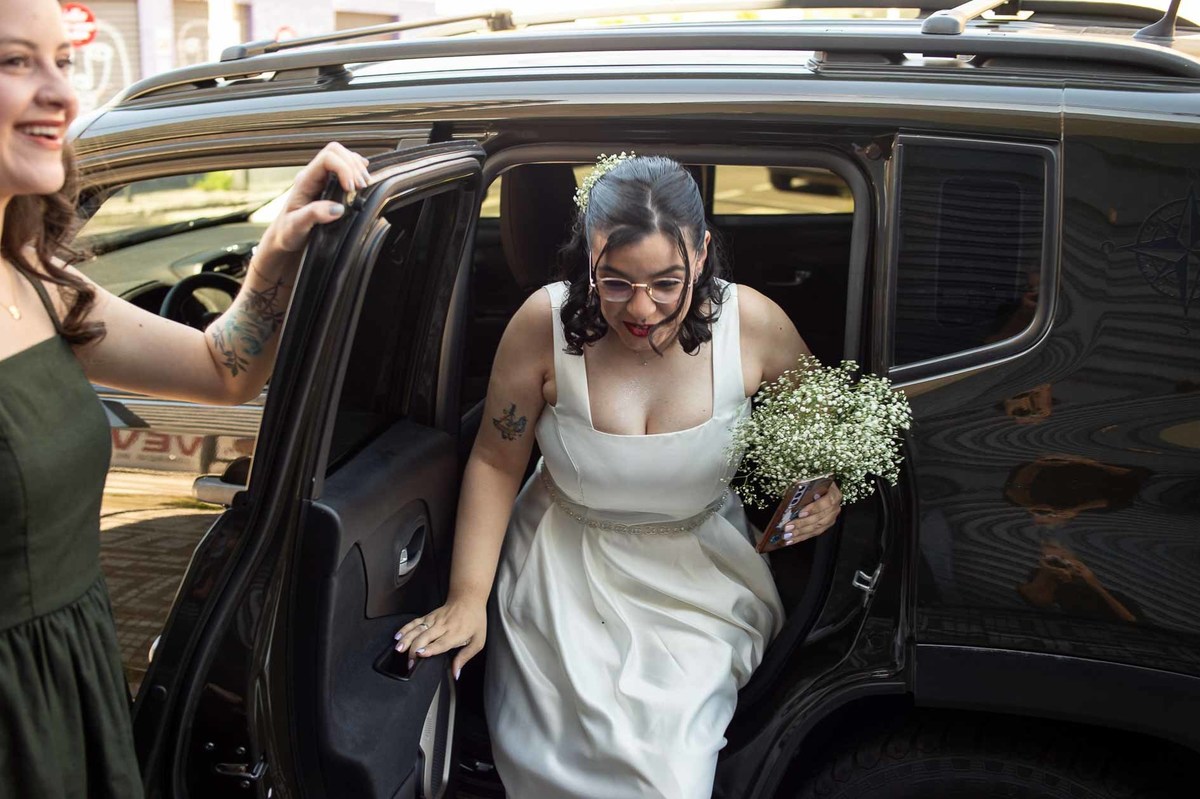 fotografo-casamento-civil-sao-paulo-noiva-saindo-do-carro.jpg