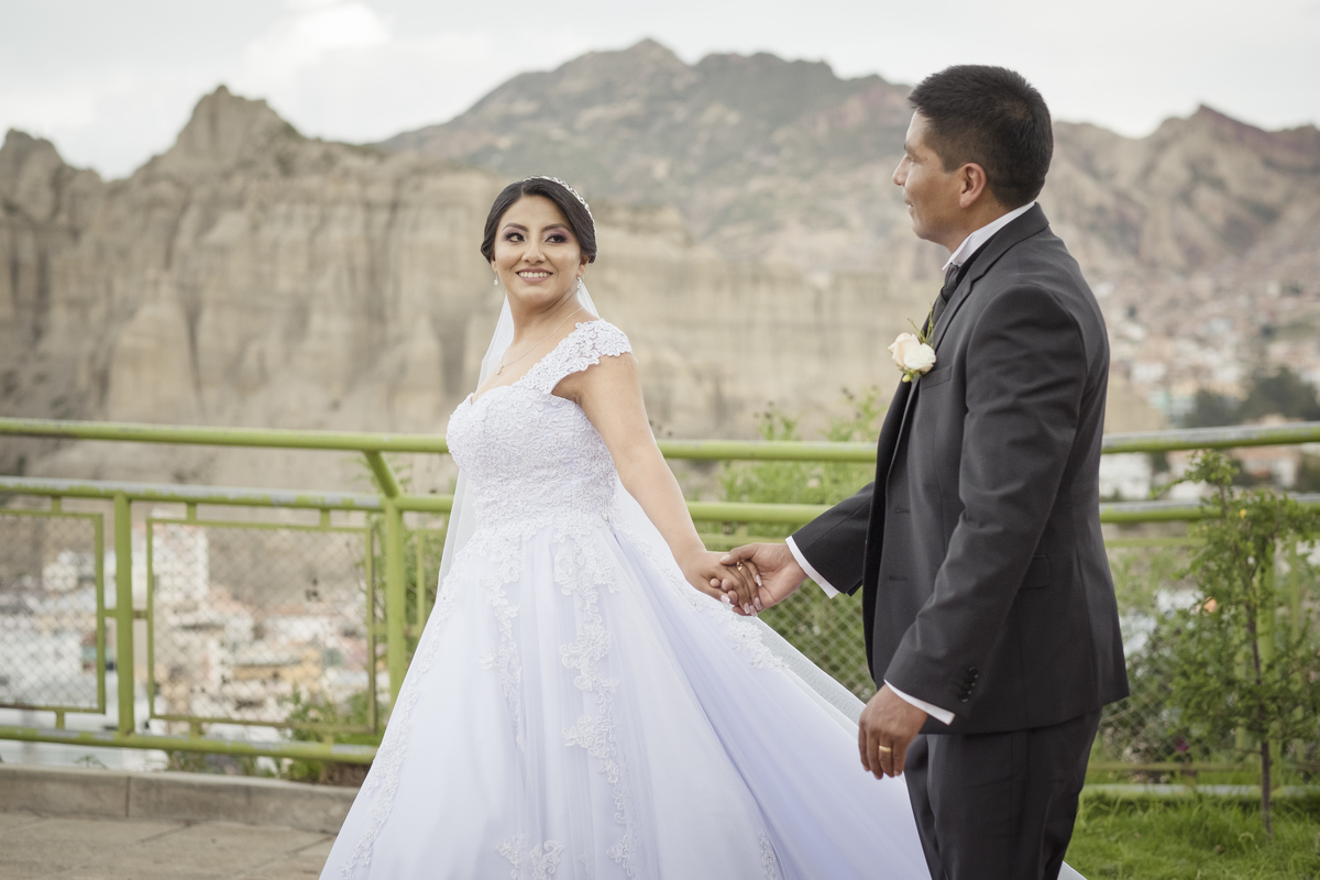 Boda de noche, Boda La Paz Bolivia, Catedral Castrense , La Castela, Fotografo de bodas La Paz Bolivia 