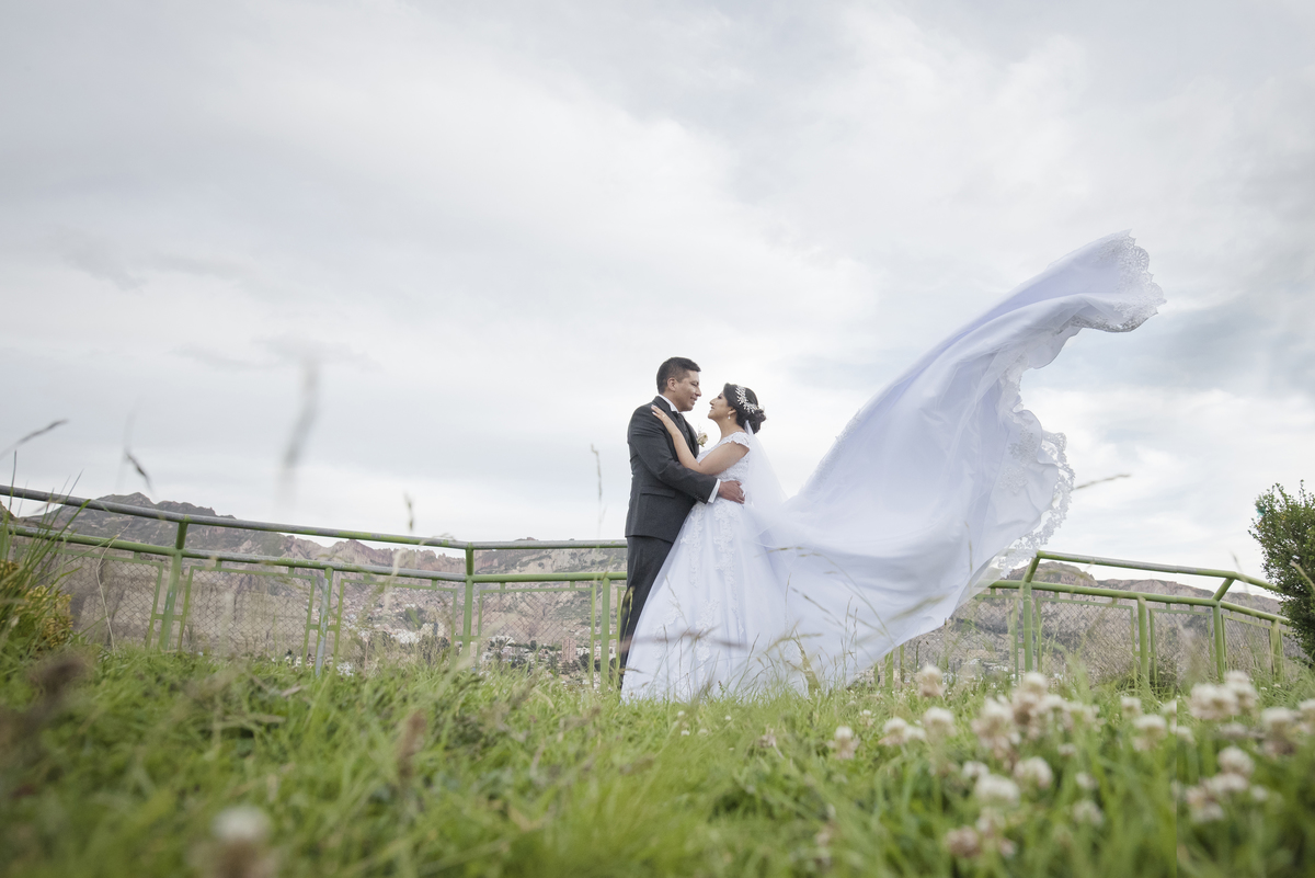 Boda de noche, Boda La Paz Bolivia, Catedral Castrense , La Castela, Fotografo de bodas La Paz Bolivia 