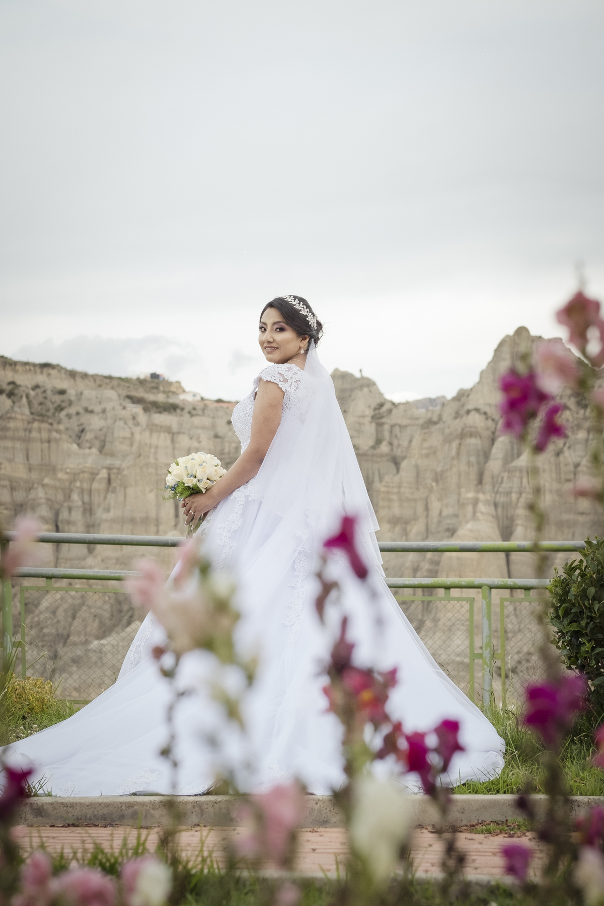 Boda de noche, Boda La Paz Bolivia, Catedral Castrense , La Castela, Fotografo de bodas La Paz Bolivia 