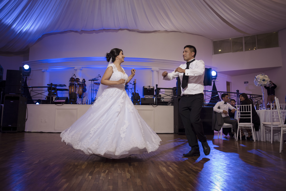 Boda de noche, Boda La Paz Bolivia, Catedral Castrense , La Castela, Fotografo de bodas La Paz Bolivia 