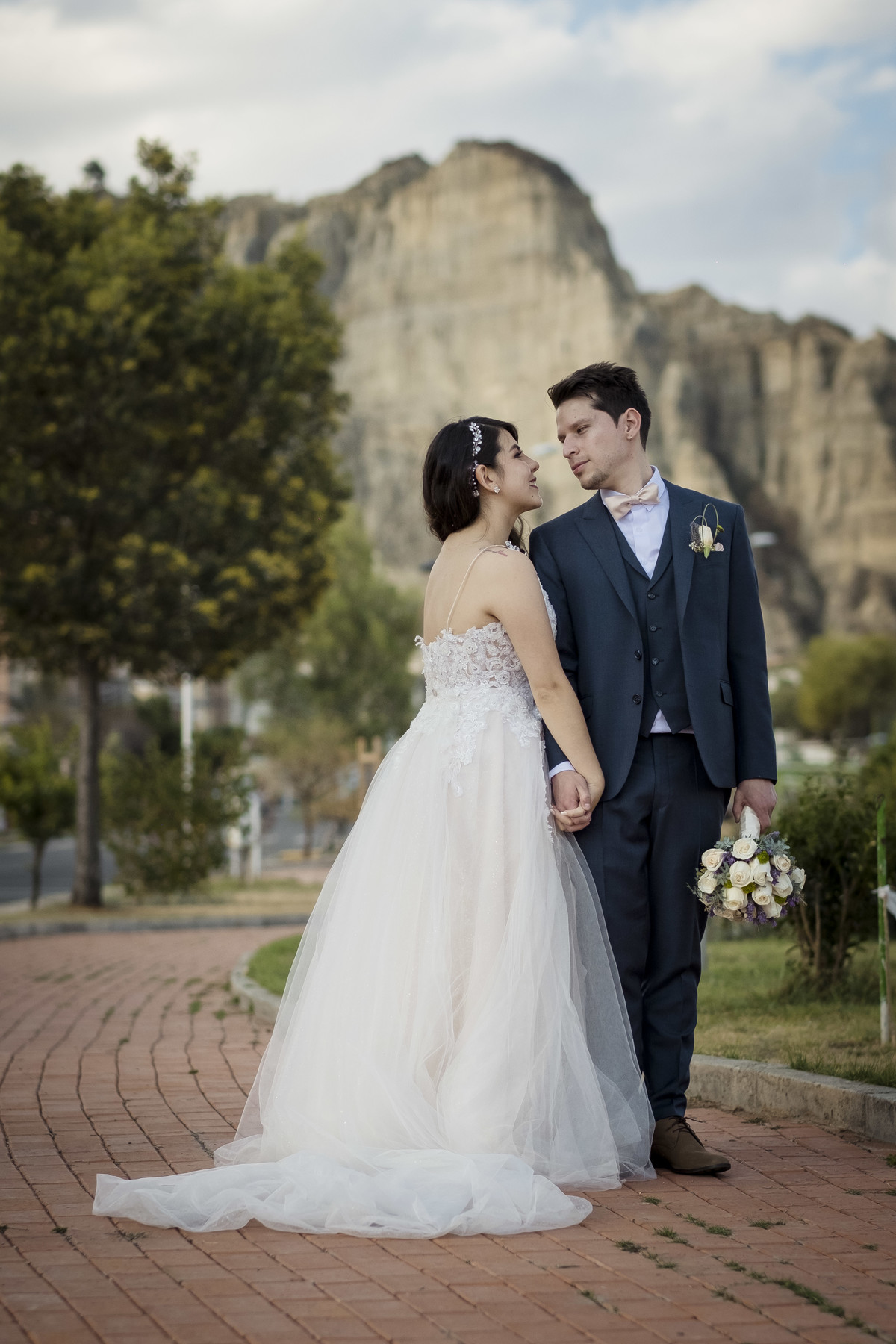 Fotografo de bodas La Paz Bolivia, Boda de dia, boda de jardin , boda rockera