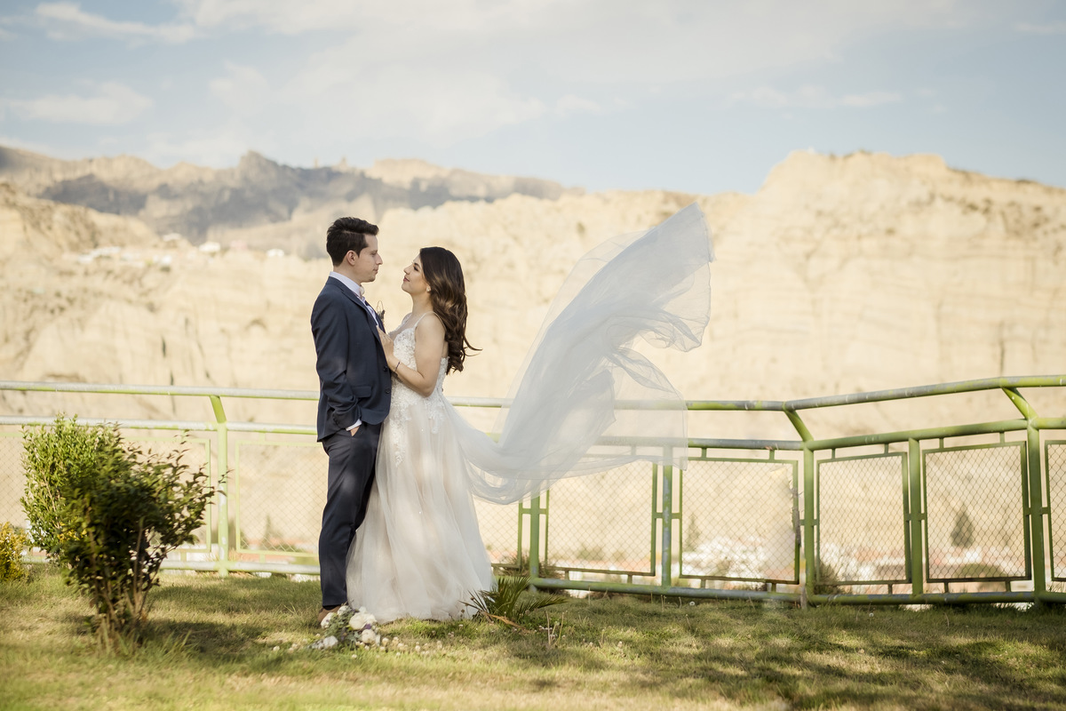 Fotografo de bodas La Paz Bolivia, Boda de dia, boda de jardin , boda rockera