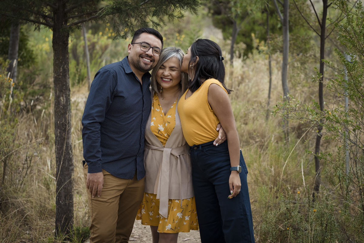 Fotografia de familias la paz bolivia, fotografo de familias, familia boliviana, bosque de auquisamaña 