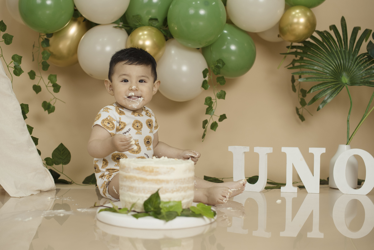 sesión de fotos bebe, cake smash, tematica safari, pkl fotografia, fotografia de bebes