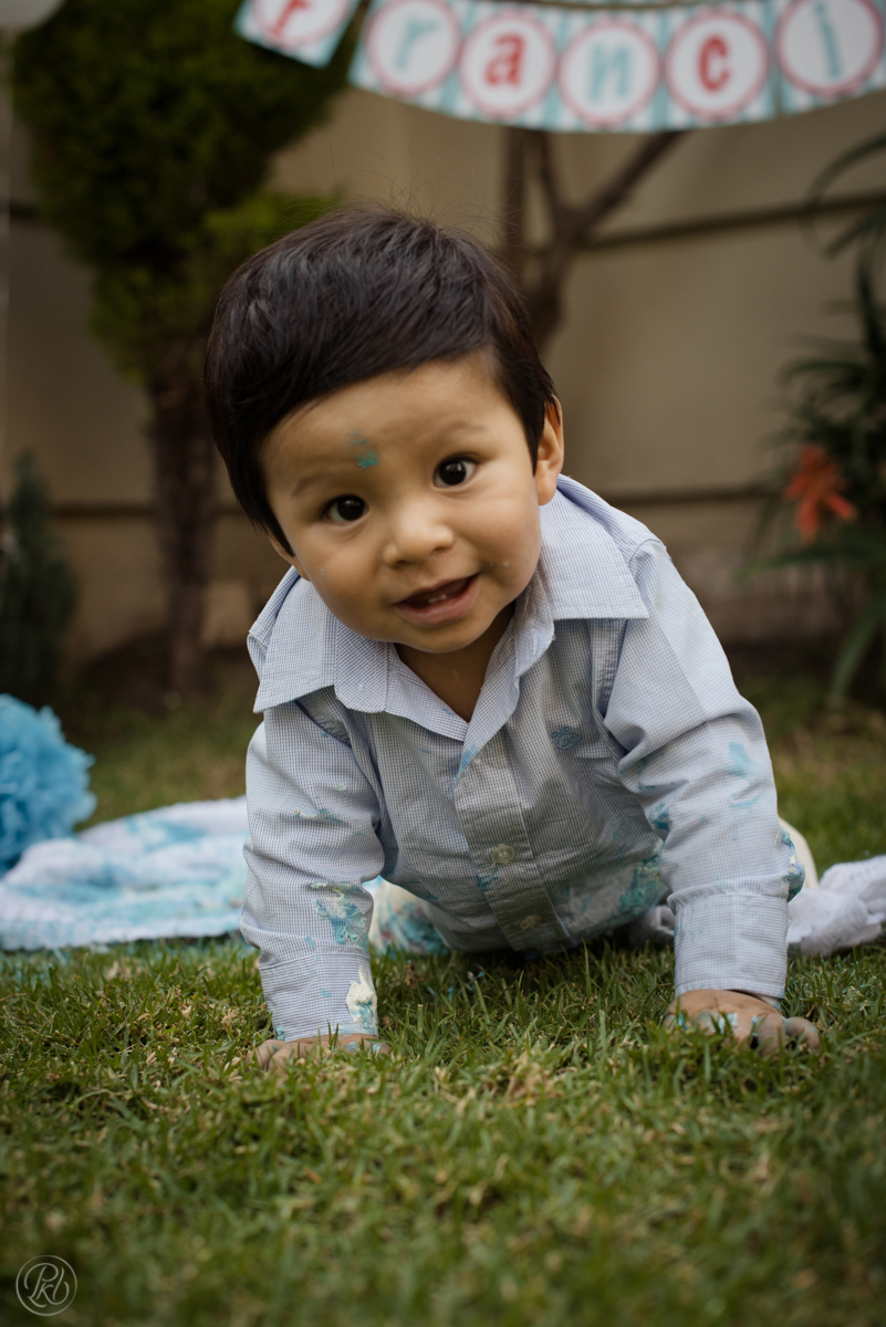 Cake Smash, sesion bebé, primer año, primer cumpleaños, aviones, decoracion celeste, pastel aviones, 