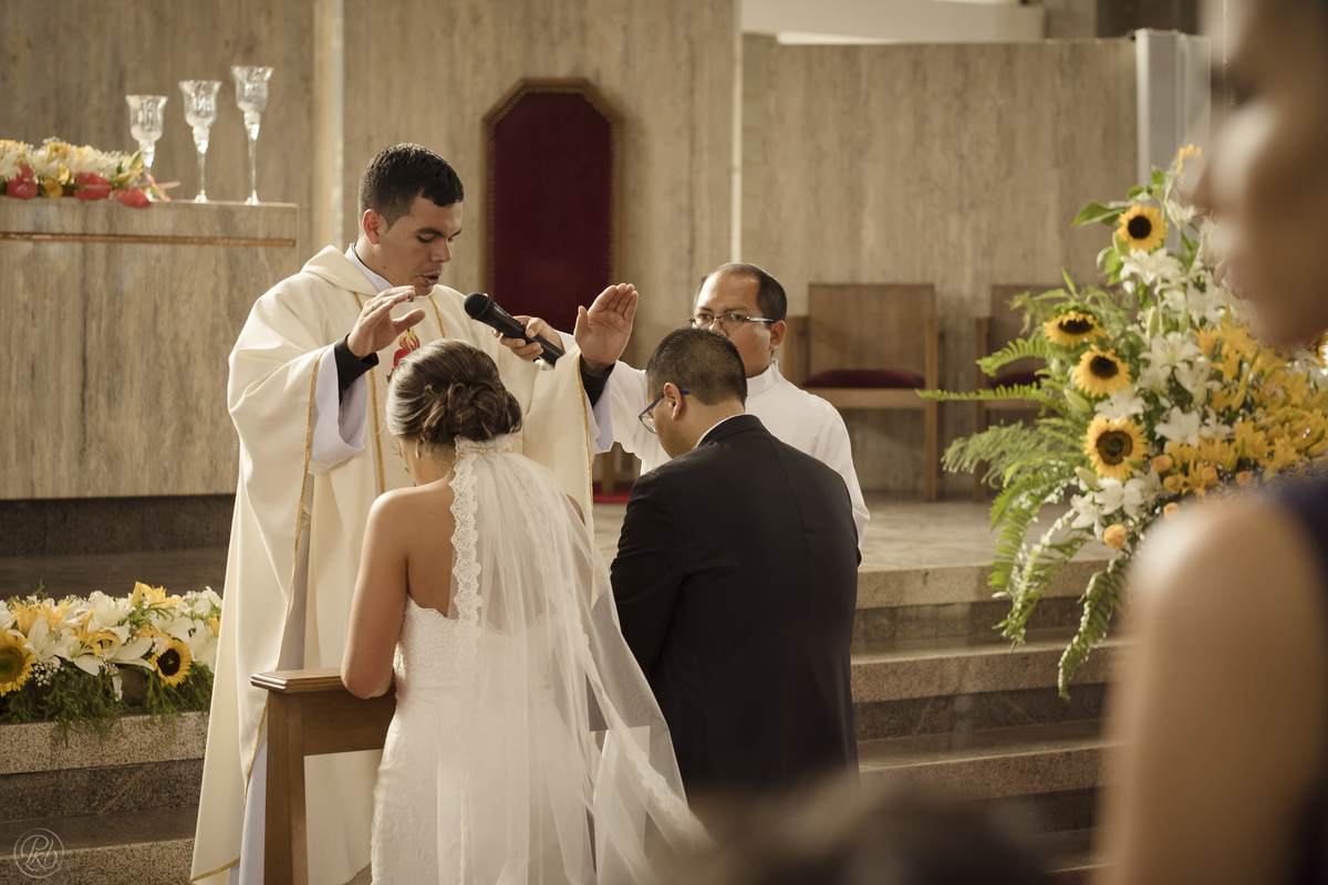 fotografo de bodas La Paz Bolivia Fotografia de bodas Pkl Fotografía ceremonia catolica iglesia nuestra señora de Lujan catedral castrense de irpavi 