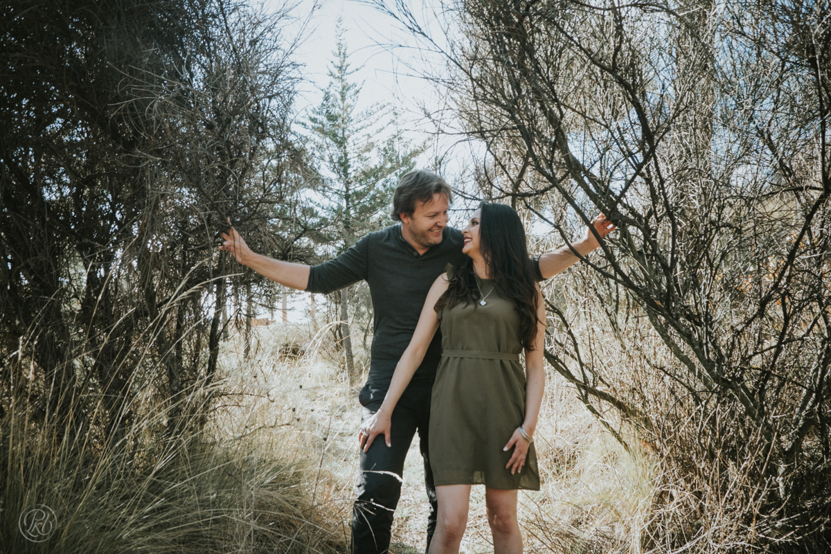 pkl fotografía pareja sesion de preboda,  en  el bosque. 