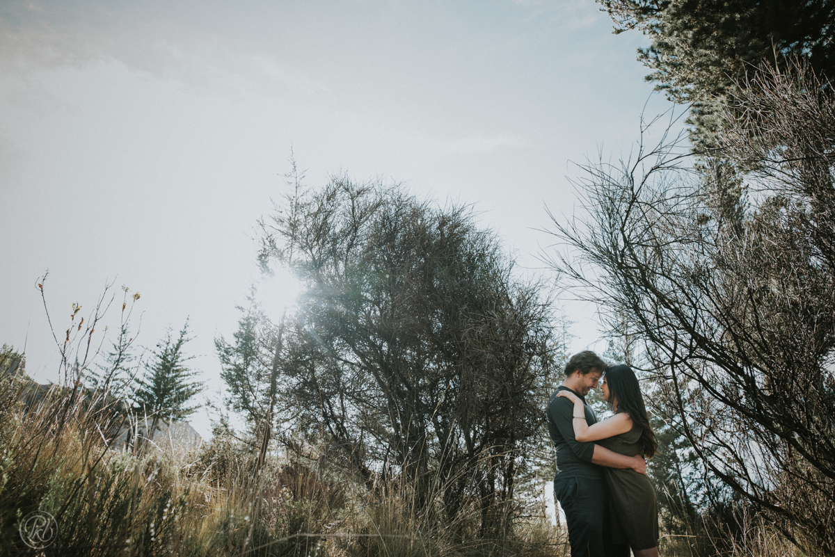 pkl fotografía pareja sesion de preboda,  en  el bosque. 