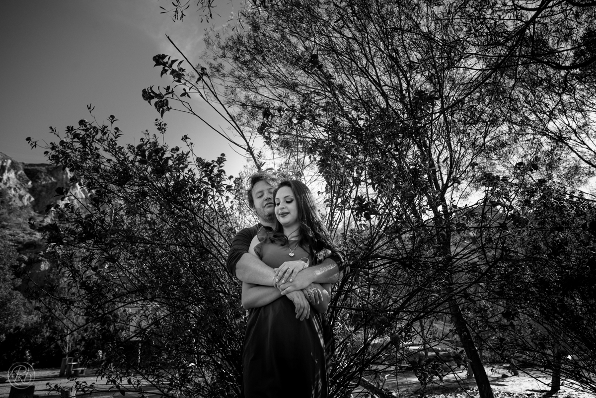 pkl fotografía pareja sesion de preboda,  en  el bosque. 