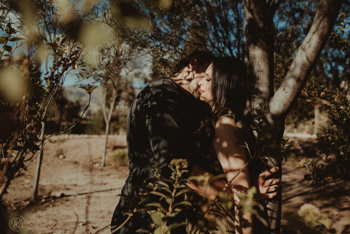 pkl fotografía pareja sesion de preboda,  en  el bosque. 