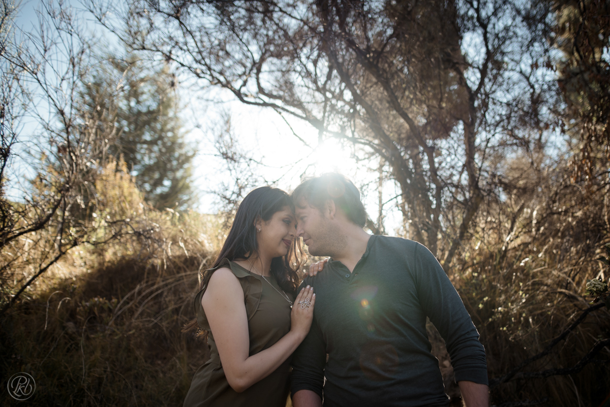 pkl fotografía pareja sesion de preboda,  en  el bosque. 