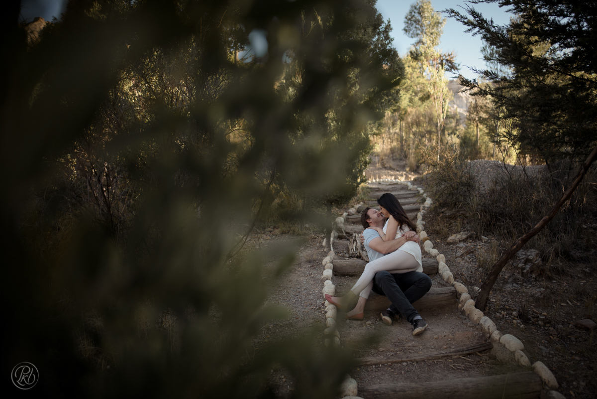 pkl fotografía pareja sesion de preboda,  en  el bosque. 