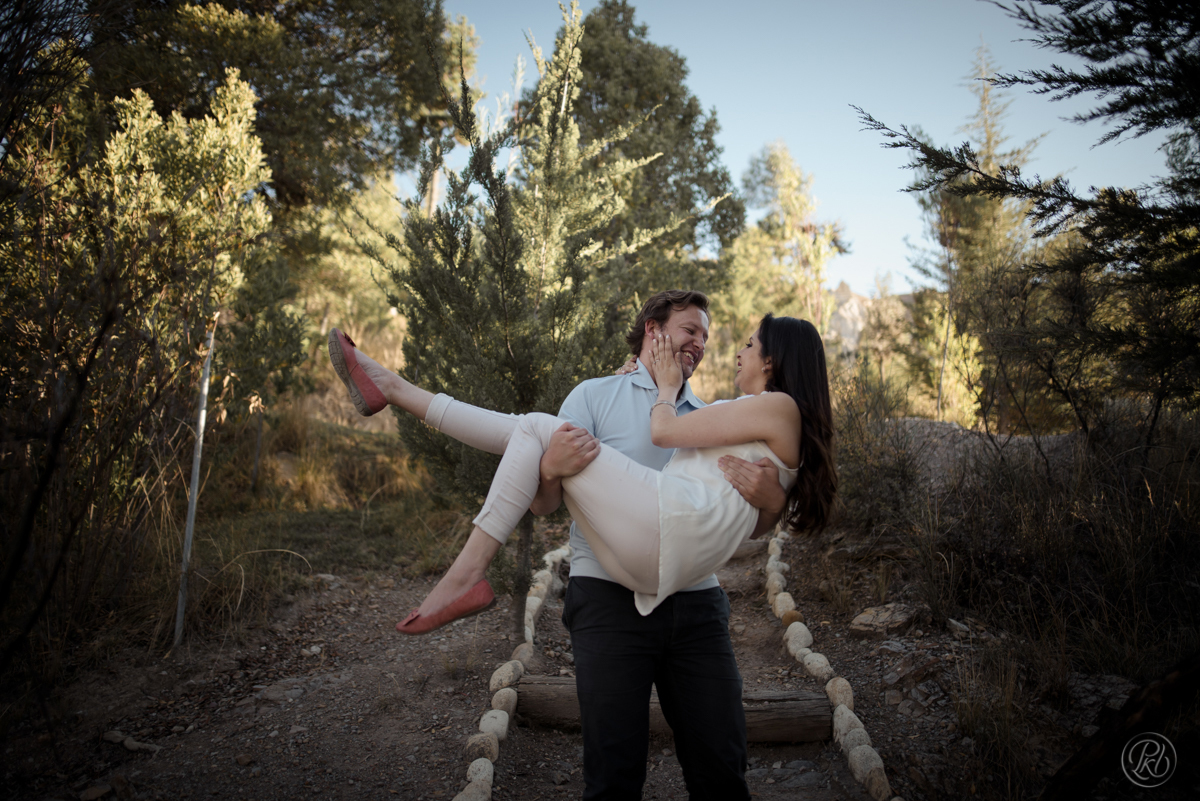 pkl fotografía pareja sesion de preboda,  en  el bosque. 