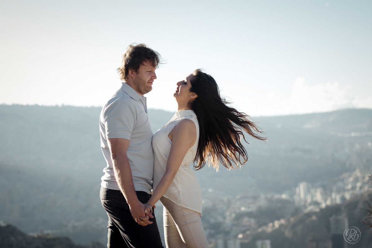 pkl fotografía pareja sesion de preboda,  en  el bosque. 
