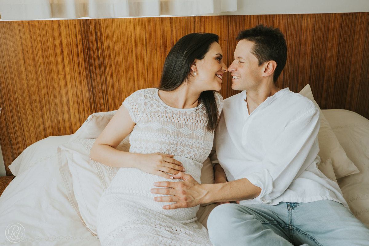 sesion de maternidad, embarazo, fotografia de embarazo, en casa, fotografo de familias la paz bolivia