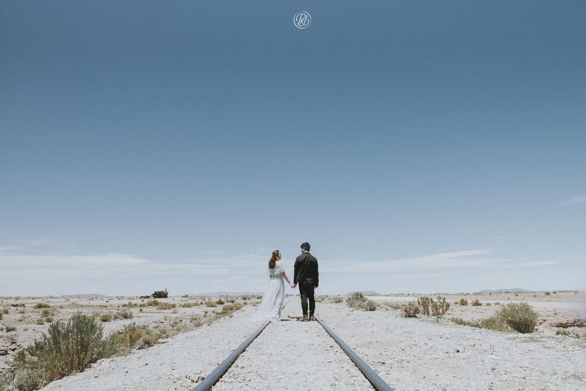 Salt Flats Bolivia Uyuni wedding photographer Fotografo de bodas La Paz Bolivia 
