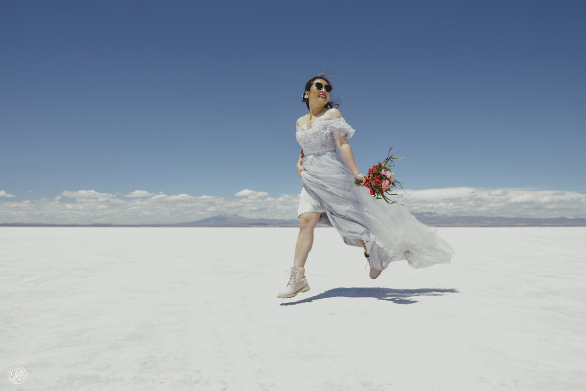 Salt Flats Bolivia Uyuni wedding photographer Fotografo de bodas La Paz Bolivia 