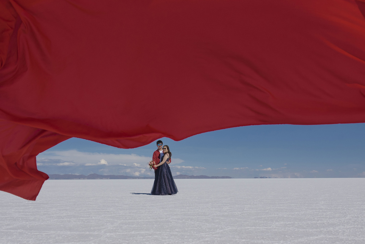 Salt Flats Bolivia Uyuni wedding photographer Fotografo de bodas La Paz Bolivia 