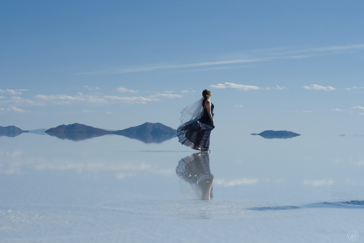 Salt Flats Bolivia Uyuni wedding photographer Fotografo de bodas La Paz Bolivia 