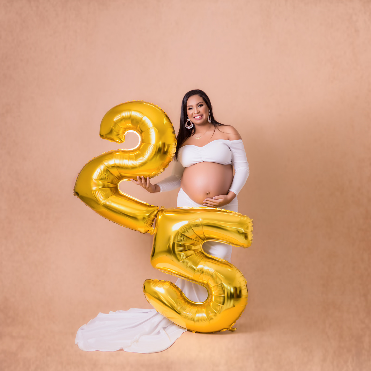 gestante bexigas douradas