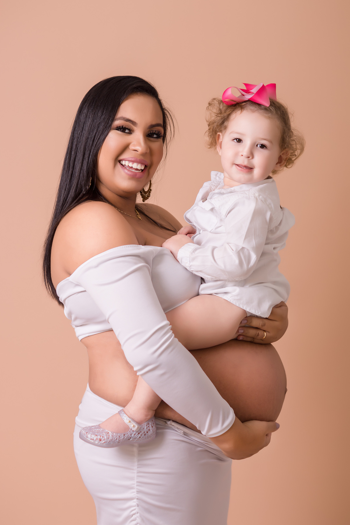 mamãe gestante e filha