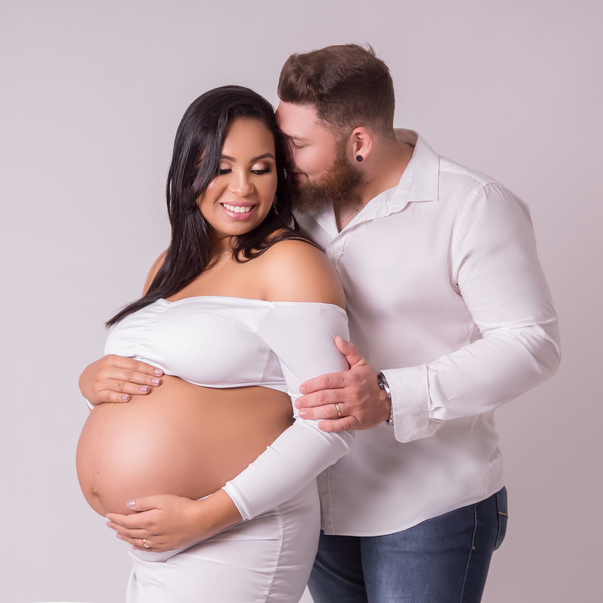 gestante com marido de branco