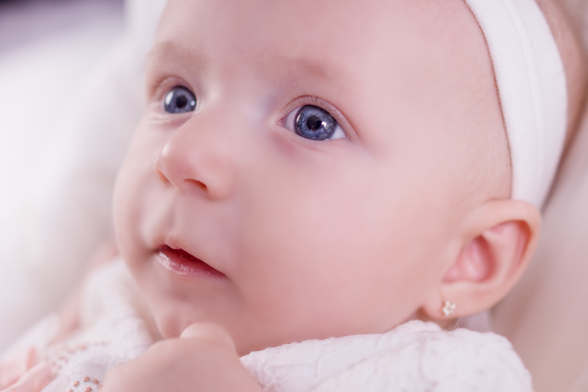 olhos azuis de bebê