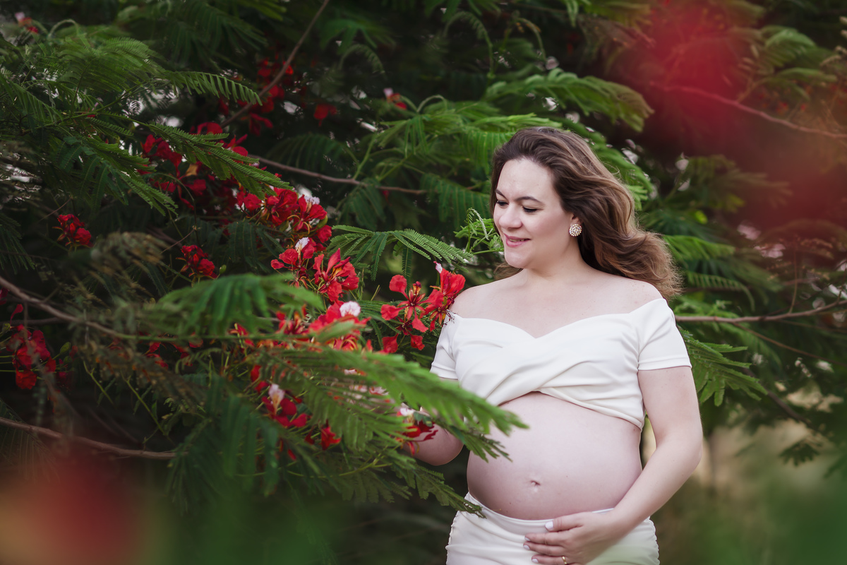 gestante flores vermelhas